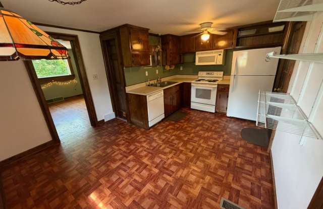 Great Value! Great location! FOR RENT: Charming Ranch Home Near West Point with Seasonal Hudson River Views Gallery 3
