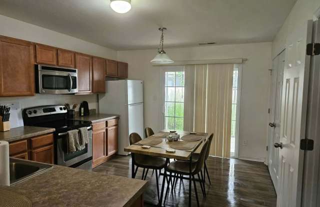 2 Bedroom Townhome Off Of Gum Branch Rd Gallery 4