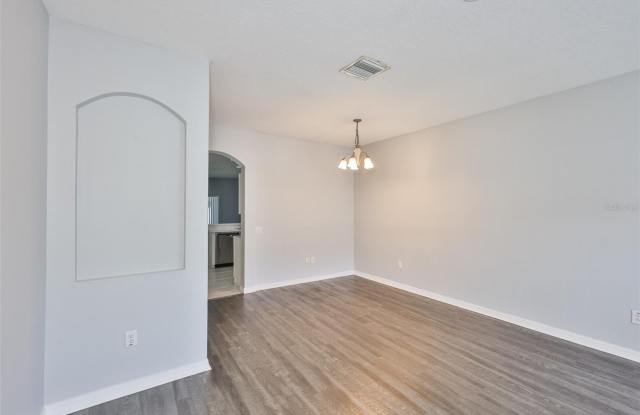 12950 KINGS CROSSING Drive Gallery 4
