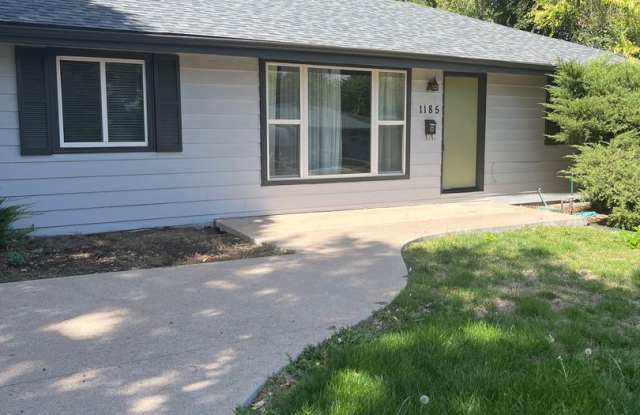 Spacious 2bd/1bth with a fully finished basement! photos photos