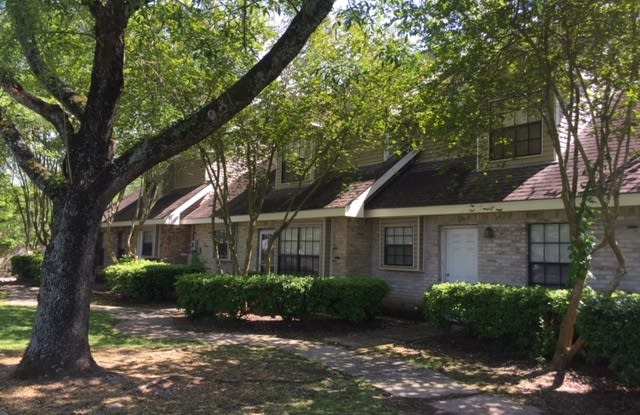 Big townhome with Garage Off Perkins Rd in The Shire photos photos