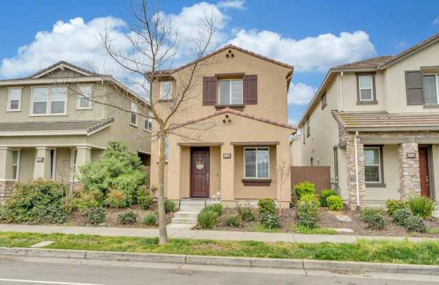 Beautiful 2019 Built 3 bedrooms 2.5 bath! photos photos