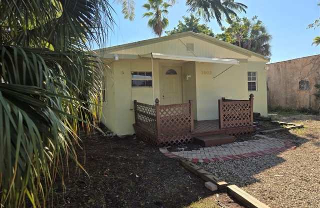 3902 SW 12th Pl photos photos