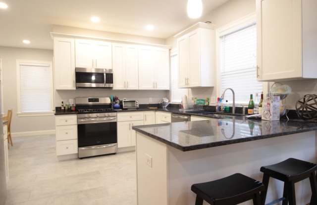 Charming 4 Bedroom photos photos