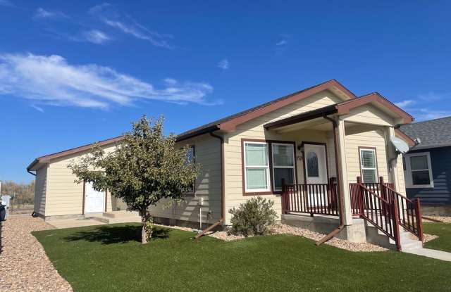 $200 Off First Months Rent if you sign a lease before November 7th! - 1521 Osage Avenue, Fort Morgan, CO 80701