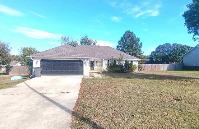Inviting 3-Bedroom Home with Garage & Fenced Backyard Gallery 1