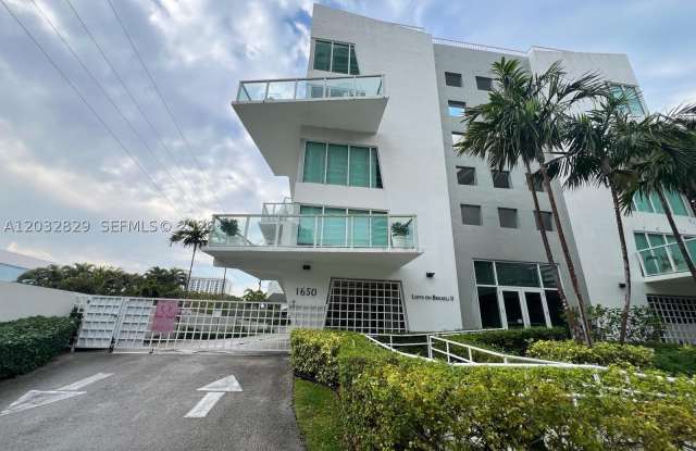1650 Brickell Ave Gallery 1