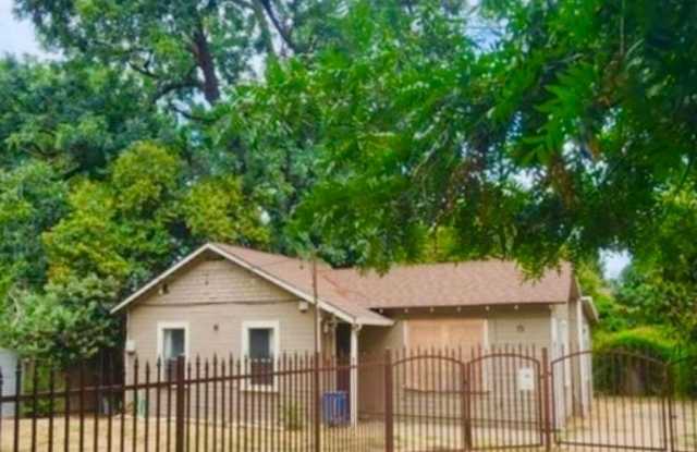 Charming East Sacramento Bungalow Near McKinley Park Gallery 3