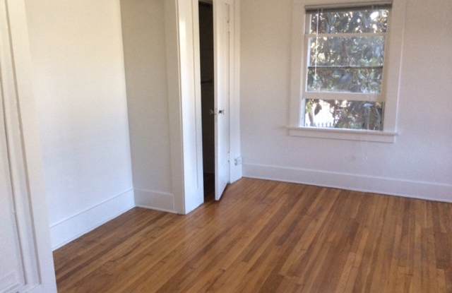 300 San Juan Avenue - 300 San Juan Ave, Los Angeles, CA 90291
