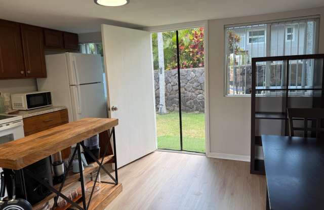 Niu Valley Cottage Gallery 3