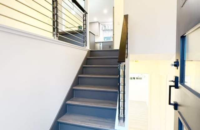 3975 Southeast Castlewood Drive Gallery 2