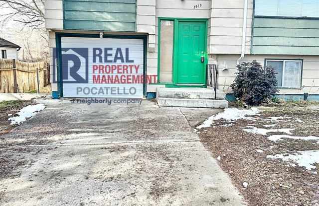 4 Bedroom 2 Bath - 1 Car Garage - Dogs negotiable photos photos