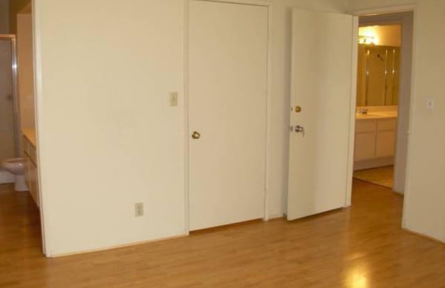 5246 Agnes Ave Gallery 4