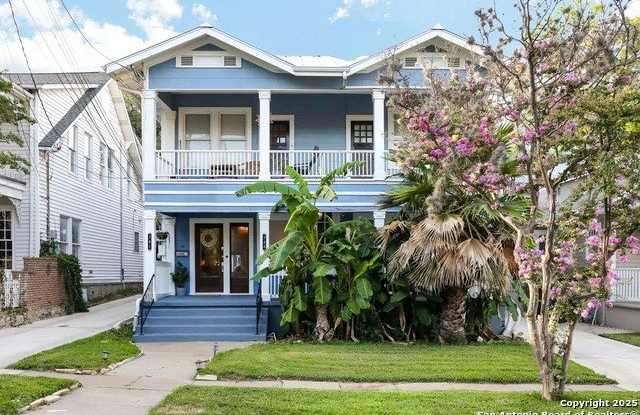 141 E Woodlawn Ave - 141 East Woodlawn Avenue, San Antonio, TX 78212