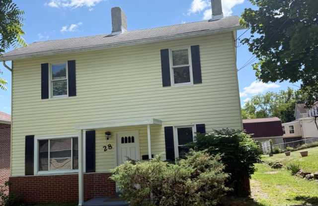 3 Bed, 1.5 Bath in Overbrook/ Brookline for rent- Huge yard and great layout! photos photos
