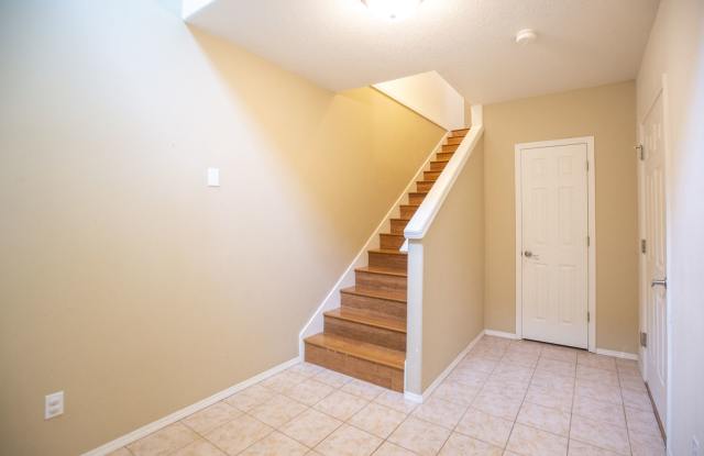 *3 Bedroom 3 Bathroom Large Tigard End -Unit Townhome* Gallery 3