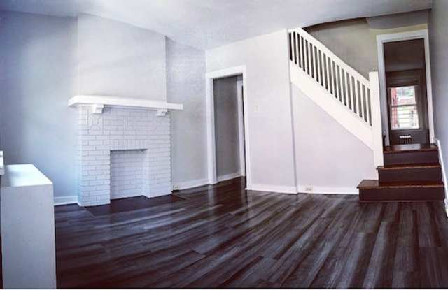 STUDENT RENTAL - HEART OF OAKLAND - 4 BR, 1 BATH TOWNHOUSE - 131 Chesterfield Road, Pittsburgh, PA 15213
