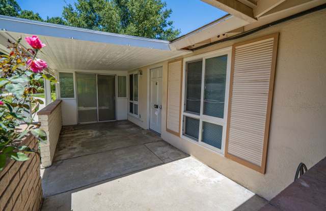 2 Bedroom Home in Friendly Valley in 55+ Community! Gallery 3