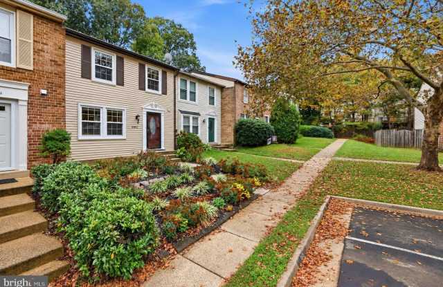 5852 ROCK FOREST Court Gallery 2