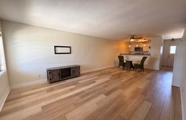 4821 West McElroy Avenue - 4821 Gallery 4