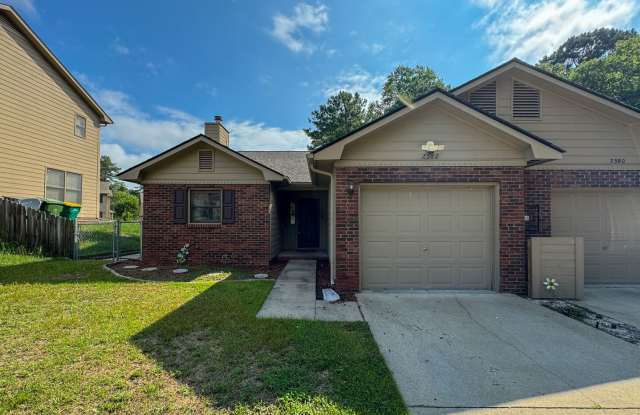 Charming 3 Bed 2 Bath Duplex in Gated Community Gallery 1