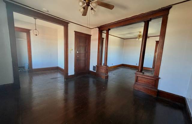 1123 West Belden Gallery 1