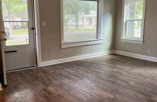 2 Bedroom 1 Bath Gallery 3