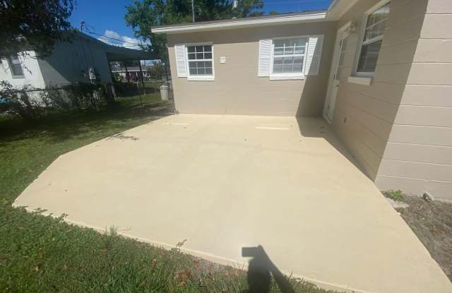 Spacious 3Bed/2Ba Home, Centrally Located Near Schools, Shopping & Dining! Gallery 4