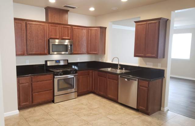 4 BED 2.5 BATH TOWNHOME WITH SOLAR PANELS photos photos