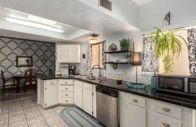 643 N Richey Boulevard - 643 North Richey Boulevard, Tucson, AZ 85716