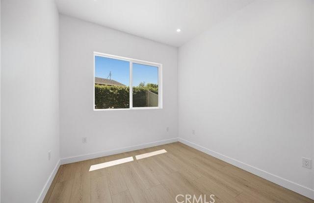 17150 Mayall Street Gallery 4