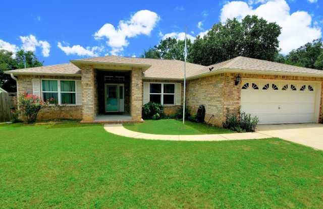 Stunning 3 Bedroom, 2 Bath Home in Copperfield Subdivision in Pace. photos photos