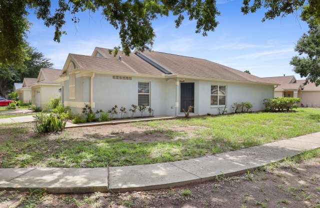 7408 OXFORD GARDEN Circle Gallery 2