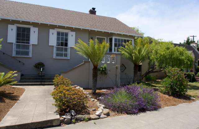 Classic 2 Bedroom / 1 Bath Pacific Grove Duplex - Move In Ready 12/19/25 - 343 Lighthouse Avenue, Pacific Grove, CA 93950