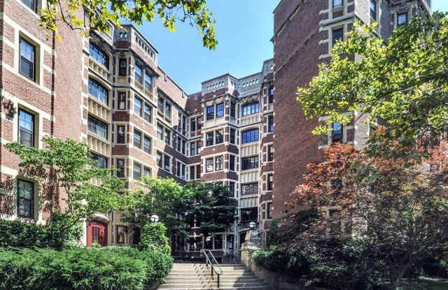 992 Memorial Dr photos photos