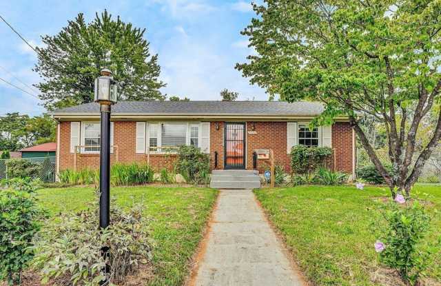 5001 Hildebrand - 2 Homes in 1 - Tons of Space - 5 Bedrooms and 2 Full Baths photos photos