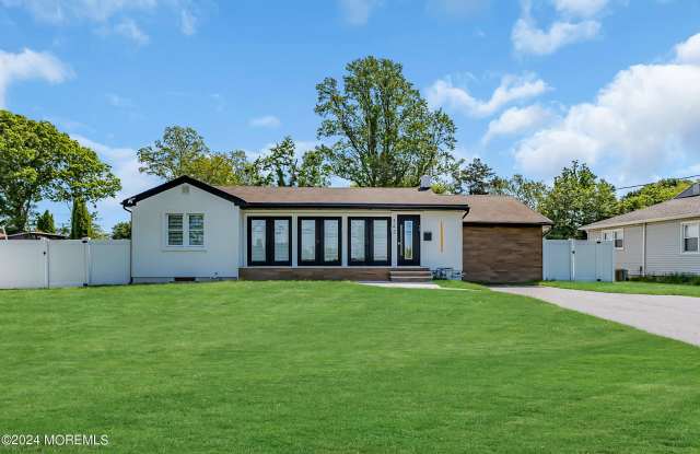 142 Locust Avenue photos photos