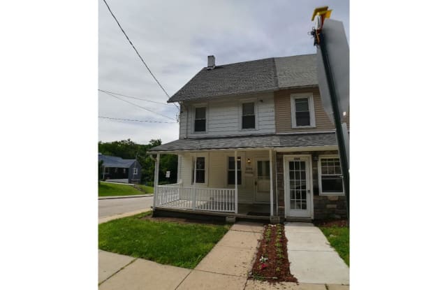 246 MOOREHEAD AVE - 246 Moorehead Avenue, West Conshohocken, PA 19428