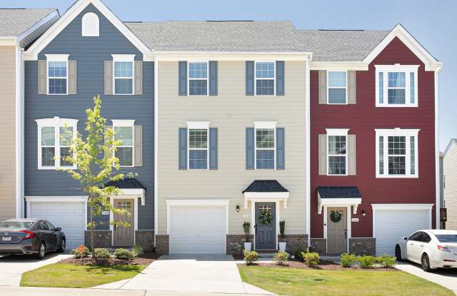 Modern Townhome near RTP - 3 Bedrooms, 2.5 Bathrooms, Bonus Room and Fenced Backyard! photos photos