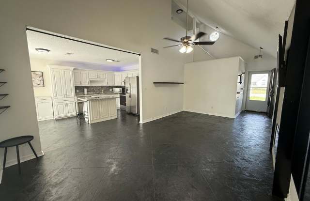 Pensacola - 3 bedroom, 2 bathroom Gallery 4