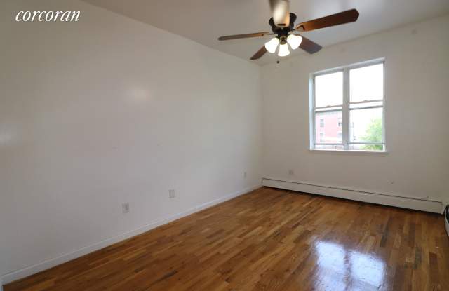 481 Hart Street Gallery 4