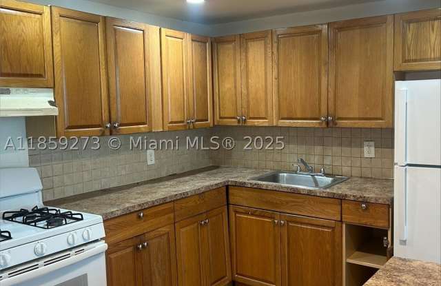 2175 NE 170th St photos photos