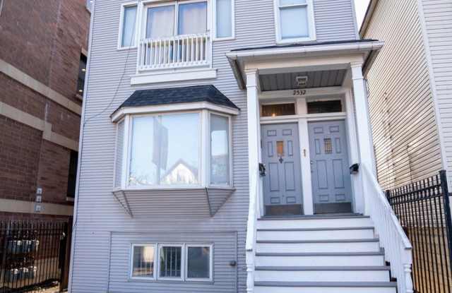 2532 N Ashland Avenue photos photos