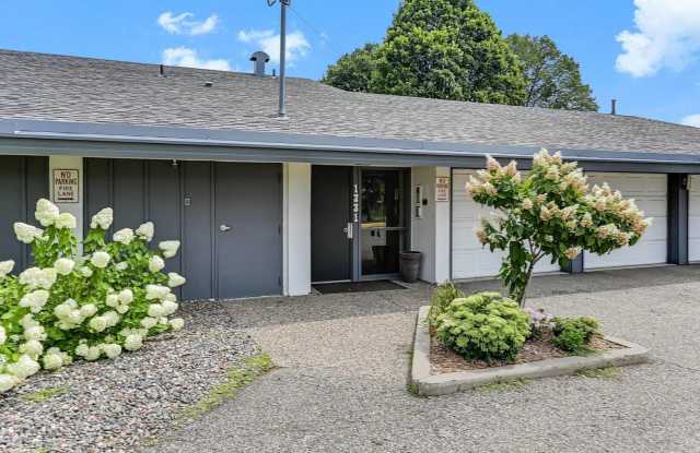 1331 W 82nd St - 1331 West 82nd Street, Bloomington, MN 55420
