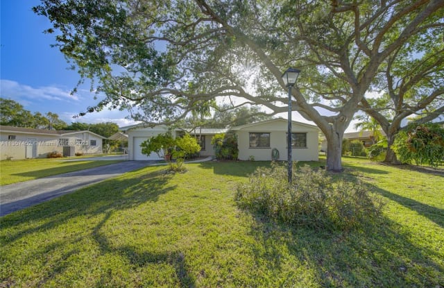 17521 SW 84th Ct - 17521 Southwest 84th Court, Palmetto Bay, FL 33157