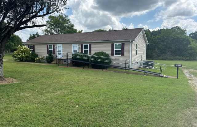 FOR LEASE- 2 BEDROOM DUPLEX MINUTES FROM 840! photos photos