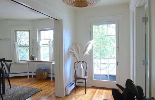291 Huron Avenue Gallery 3