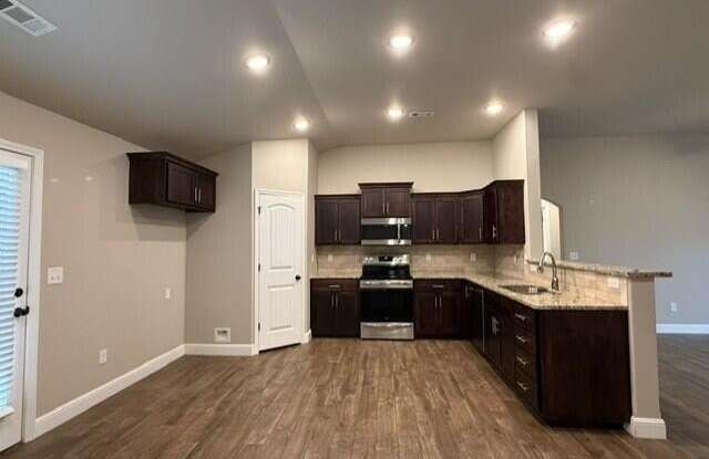 2104 S Greystone Square Gallery 3