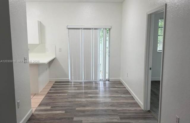374 NE 27th Ave photos photos