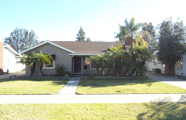 Old Towne Orange, Hardwood floors, Single Story House 3BR 2BA  2 car garage photos photos
